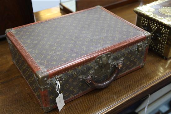 A Louis Vuitton travel case, 19.75 x 14.5 x 7in.